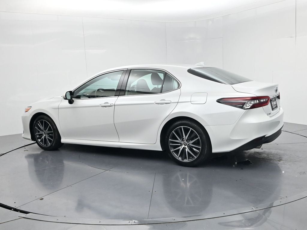 2022 Toyota Camry Hybrid XLE
