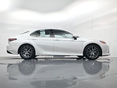 2022 Toyota Camry Hybrid XLE