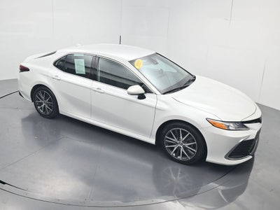 2022 Toyota Camry Hybrid XLE