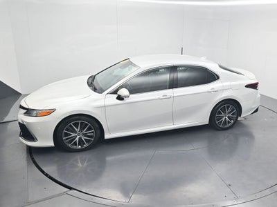 2022 Toyota Camry Hybrid XLE