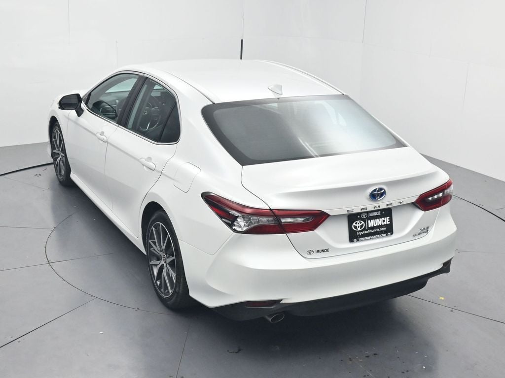 2022 Toyota Camry Hybrid XLE