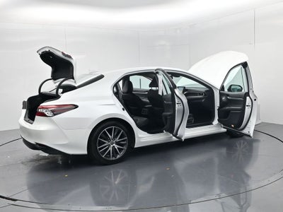 2022 Toyota Camry Hybrid XLE