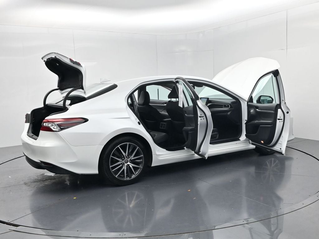 2022 Toyota Camry Hybrid XLE