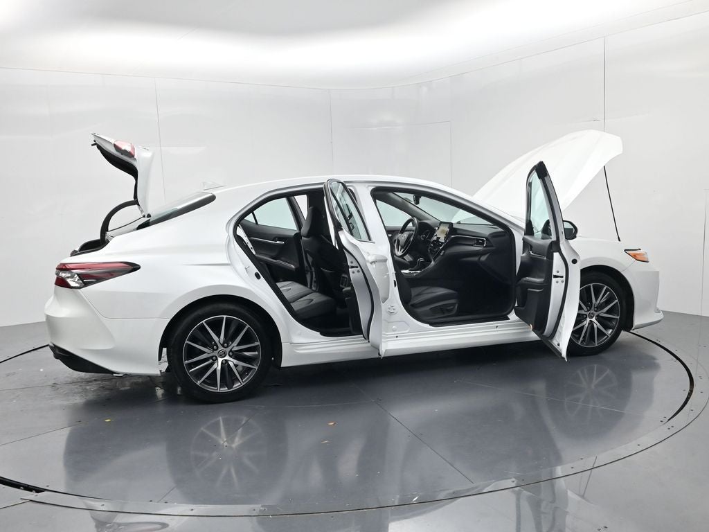 2022 Toyota Camry Hybrid XLE