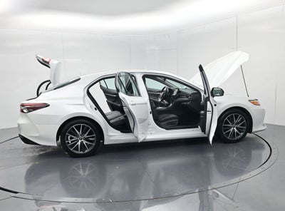 2022 Toyota Camry Hybrid XLE