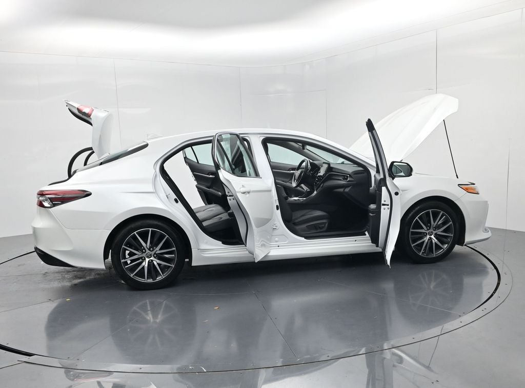 2022 Toyota Camry Hybrid XLE