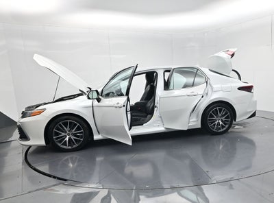 2022 Toyota Camry Hybrid XLE
