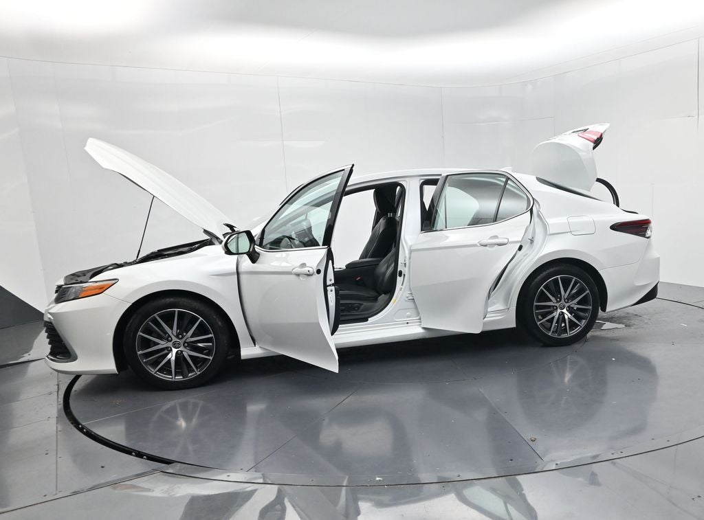 2022 Toyota Camry Hybrid XLE