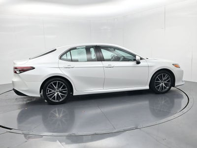 2022 Toyota Camry Hybrid XLE