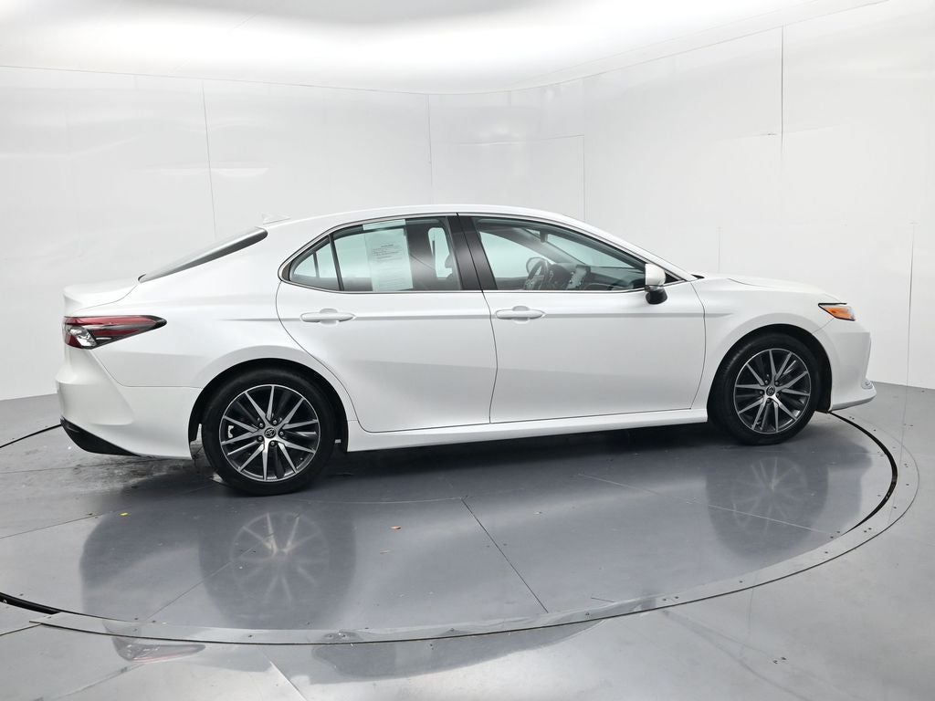 2022 Toyota Camry Hybrid XLE