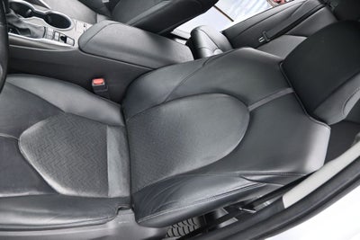 2022 Toyota Camry Hybrid XLE