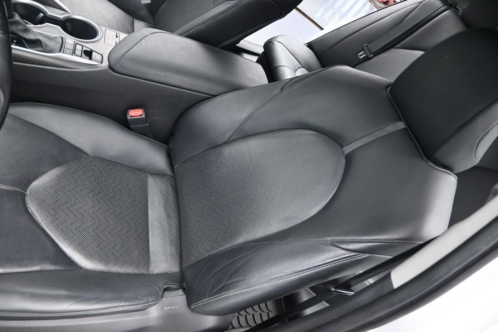2022 Toyota Camry Hybrid XLE