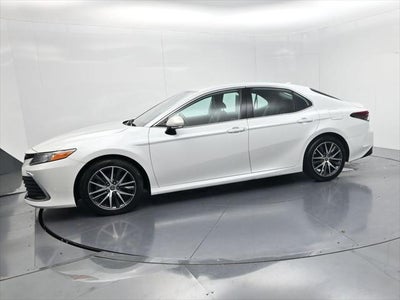 2022 Toyota Camry Hybrid XLE