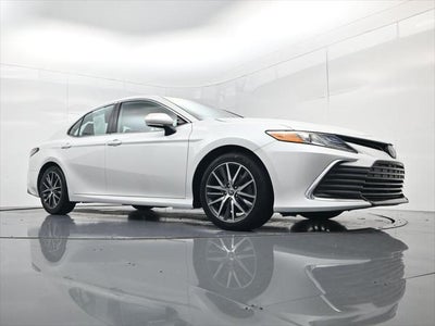 2022 Toyota Camry Hybrid XLE