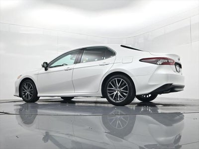 2022 Toyota Camry Hybrid XLE