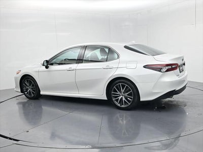 2022 Toyota Camry Hybrid XLE