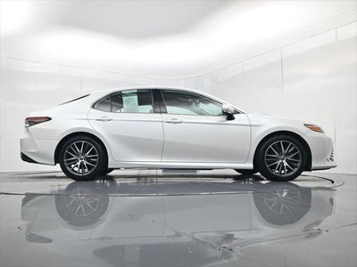 2022 Toyota Camry Hybrid XLE