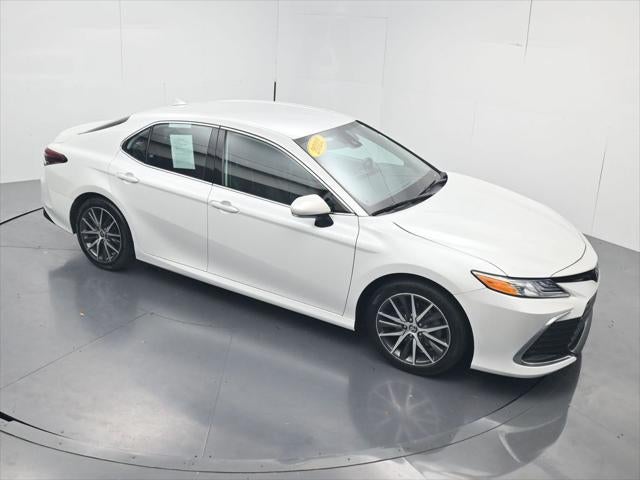 2022 Toyota Camry Hybrid XLE