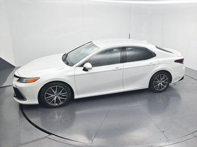 2022 Toyota Camry Hybrid XLE