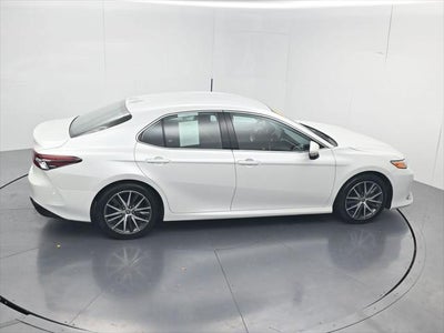 2022 Toyota Camry Hybrid XLE