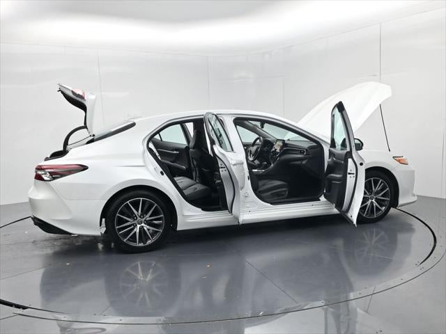 2022 Toyota Camry Hybrid XLE