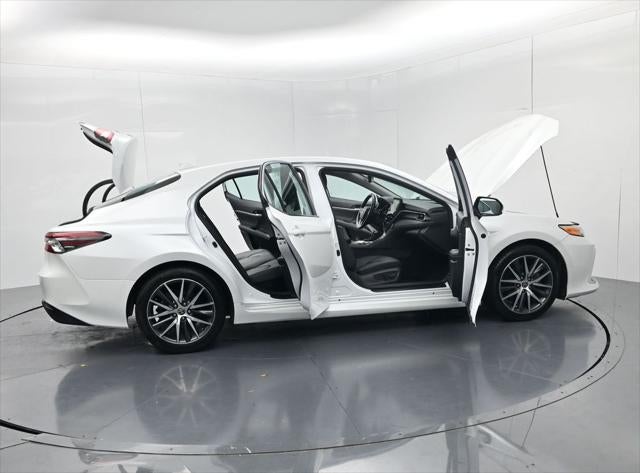 2022 Toyota Camry Hybrid XLE