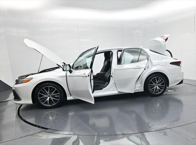2022 Toyota Camry Hybrid XLE