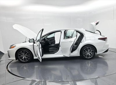 2022 Toyota Camry Hybrid XLE