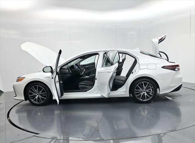 2022 Toyota Camry Hybrid XLE