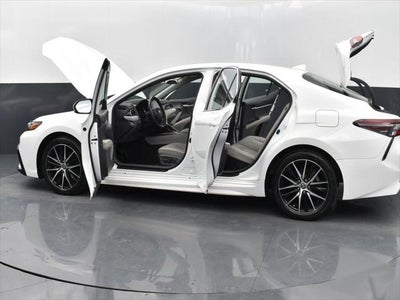 2021 Toyota Camry Hybrid SE