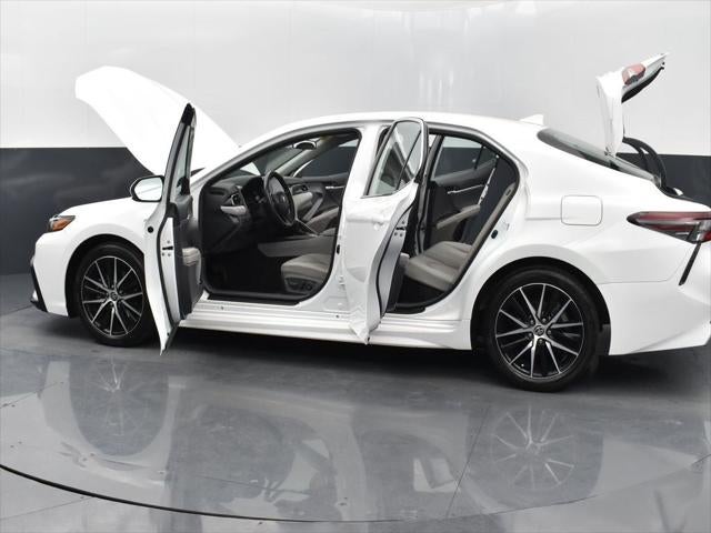 2021 Toyota Camry Hybrid SE