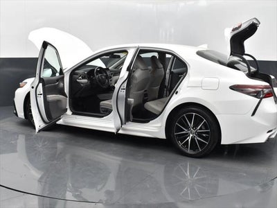 2021 Toyota Camry Hybrid SE