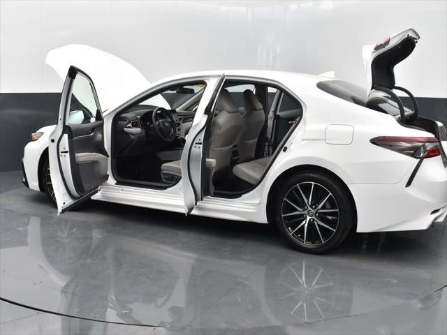 2021 Toyota Camry Hybrid SE