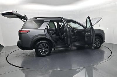 2024 Nissan Pathfinder SV