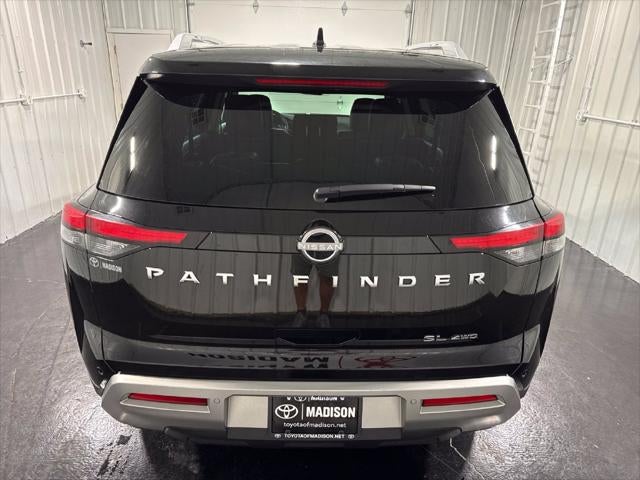 2025 Nissan Pathfinder SL