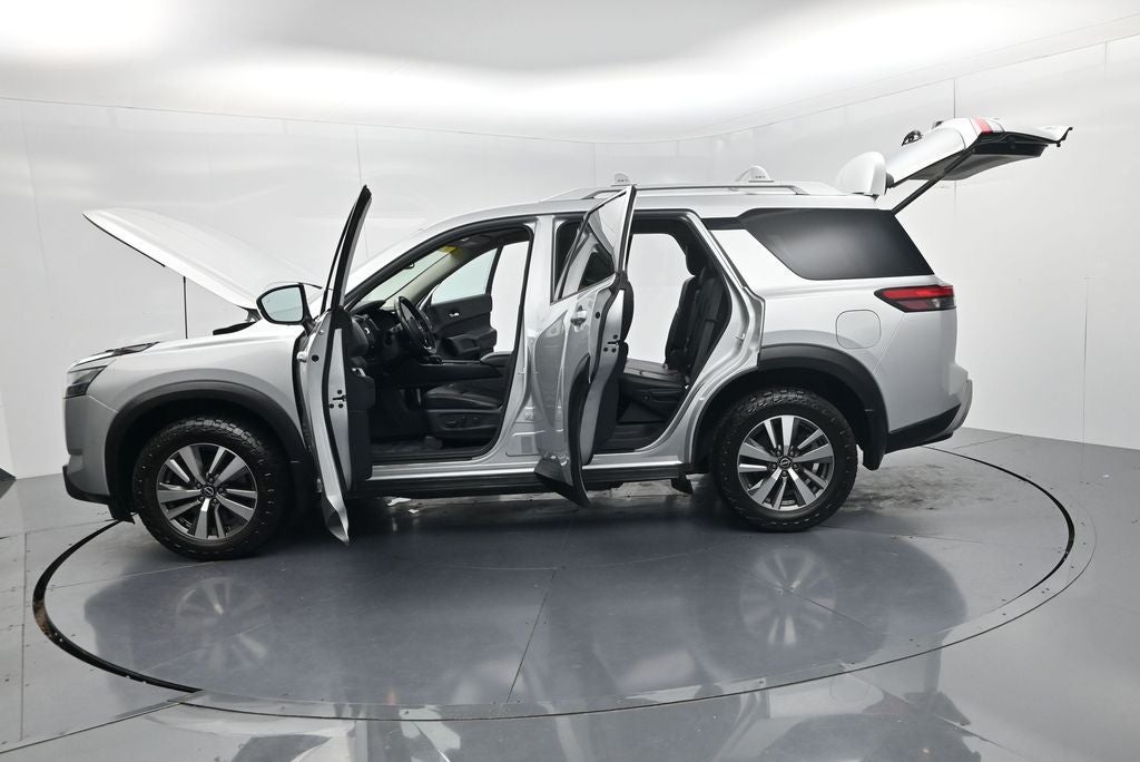 2022 Nissan Pathfinder SL