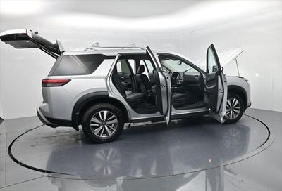 2022 Nissan Pathfinder SL