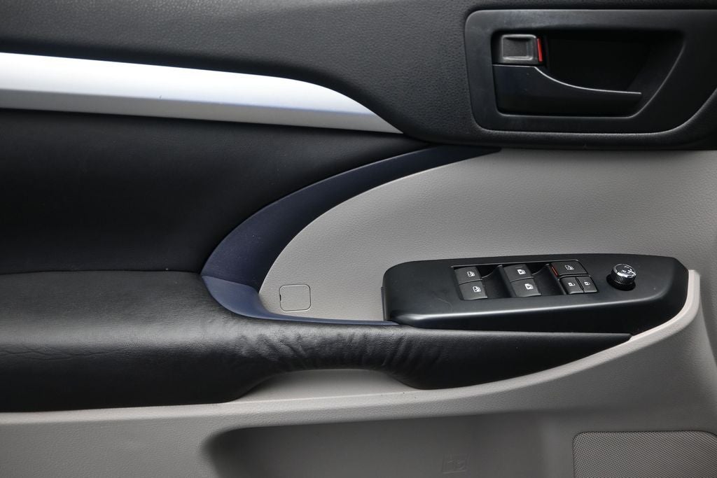 2016 Toyota Highlander LE Plus V6