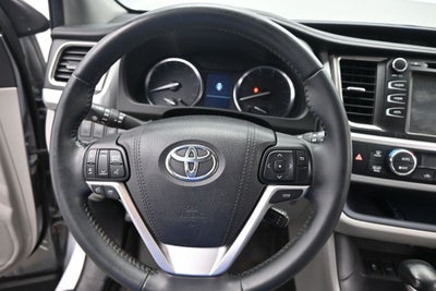 2016 Toyota Highlander LE Plus V6