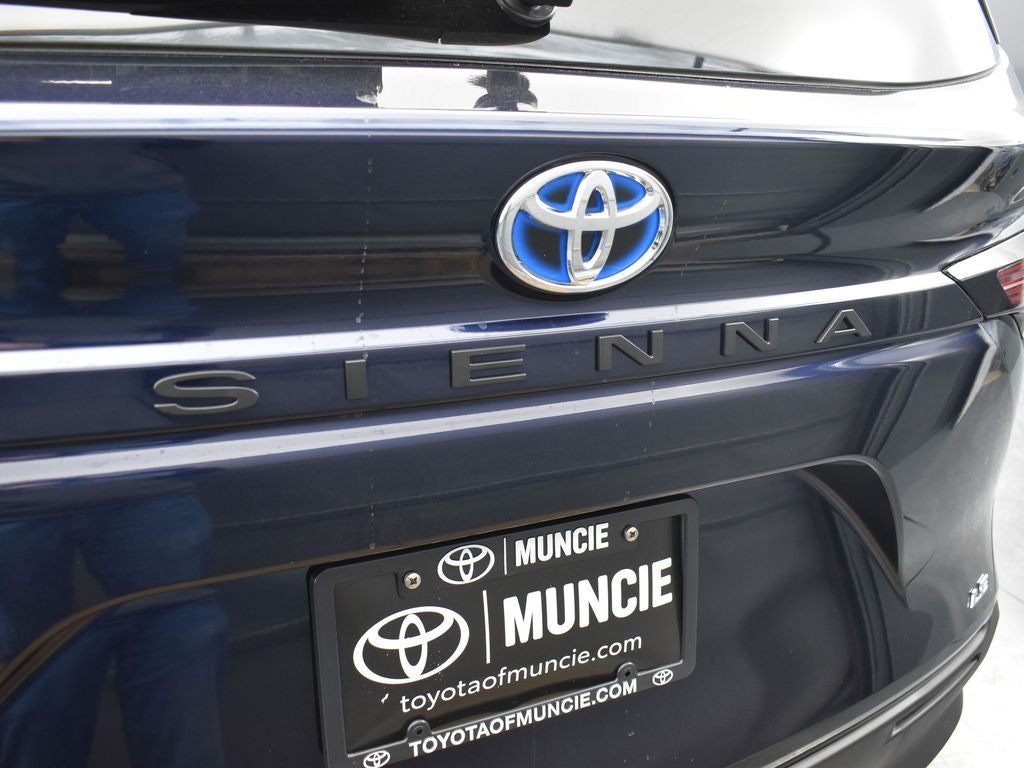 2025 Toyota Sienna LE 8 Passenger