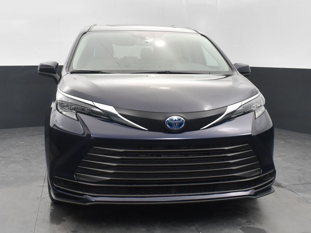 2025 Toyota Sienna LE 8 Passenger