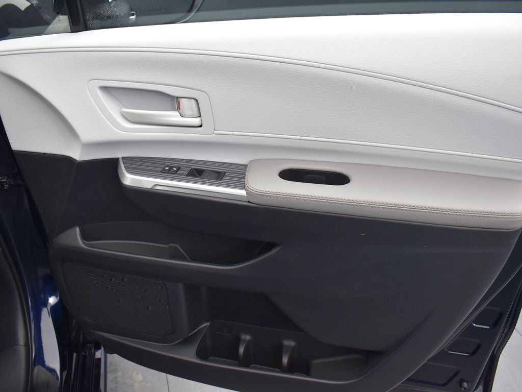 2025 Toyota Sienna LE 8 Passenger
