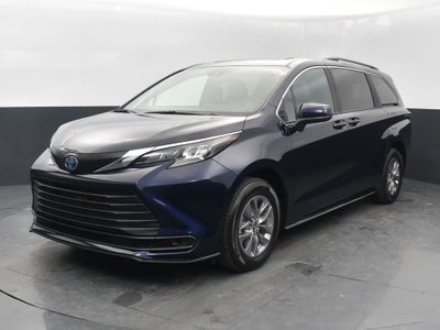 2025 Toyota Sienna LE 8 Passenger