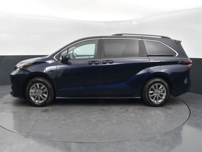2025 Toyota Sienna LE 8 Passenger