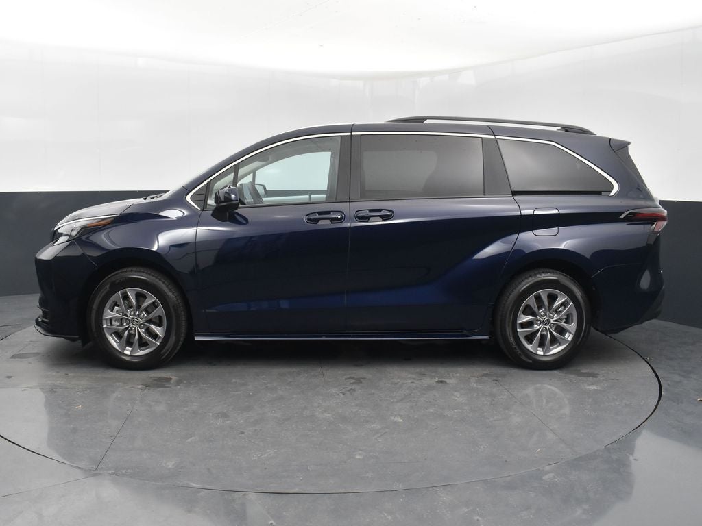 2025 Toyota Sienna LE 8 Passenger