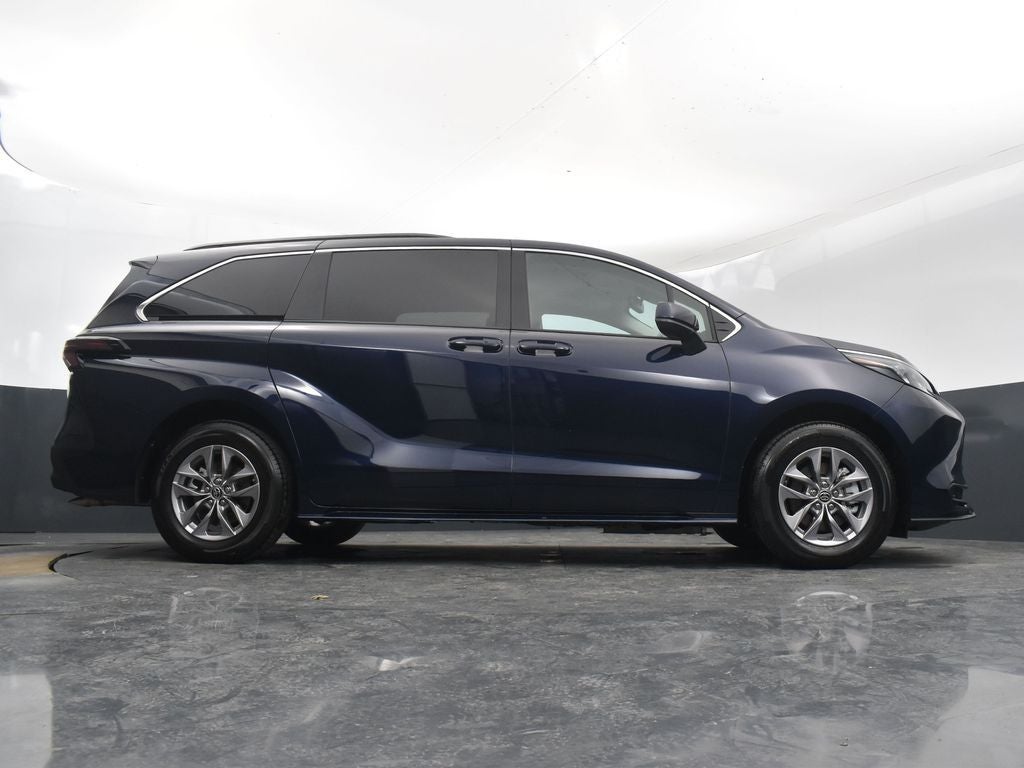 2025 Toyota Sienna LE 8 Passenger