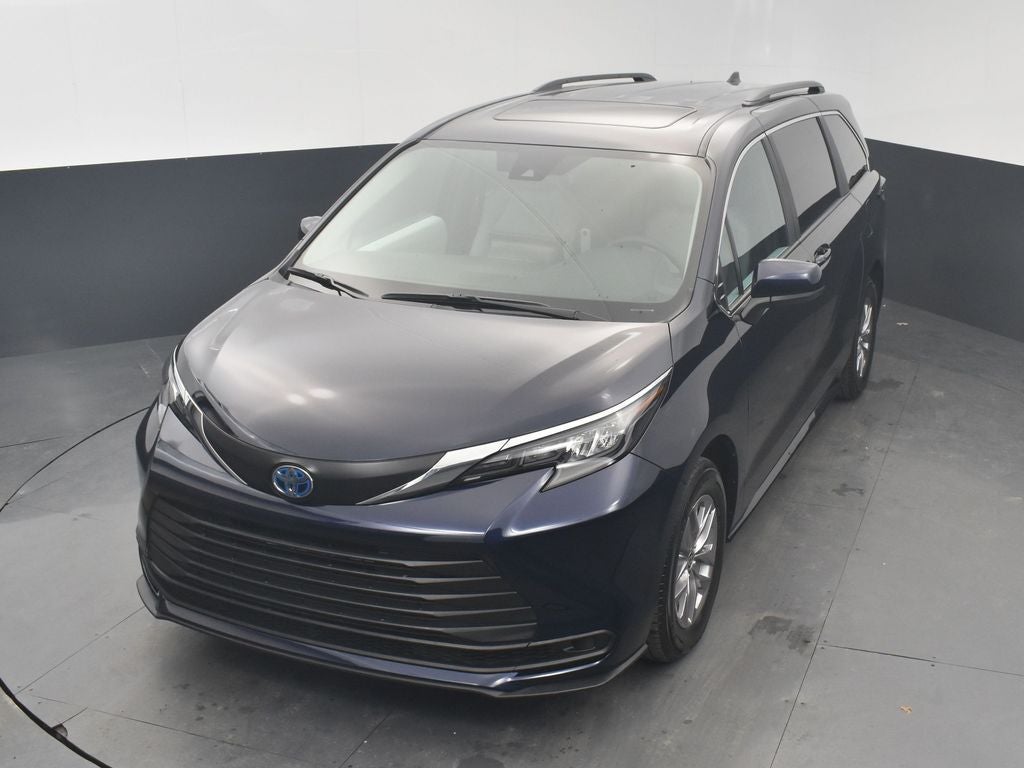 2025 Toyota Sienna LE 8 Passenger