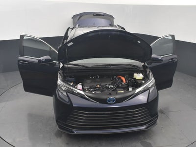 2025 Toyota Sienna LE 8 Passenger