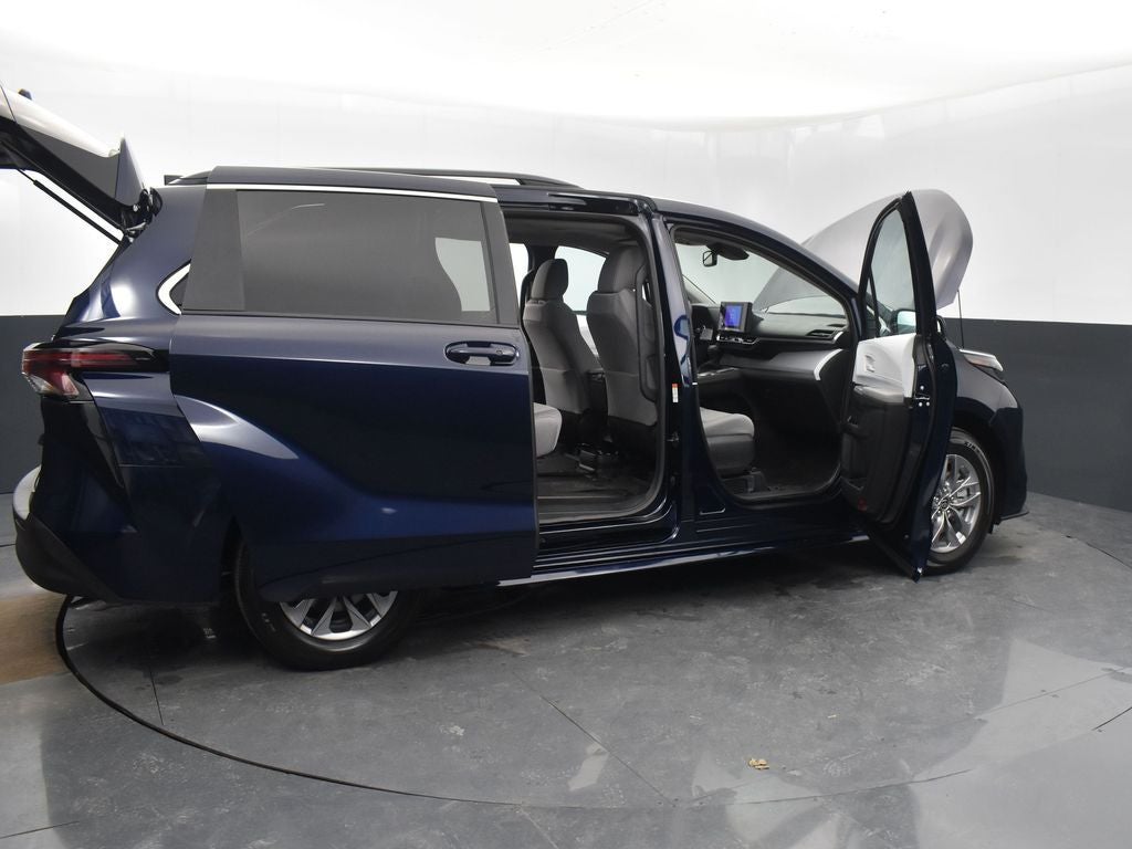 2025 Toyota Sienna LE 8 Passenger