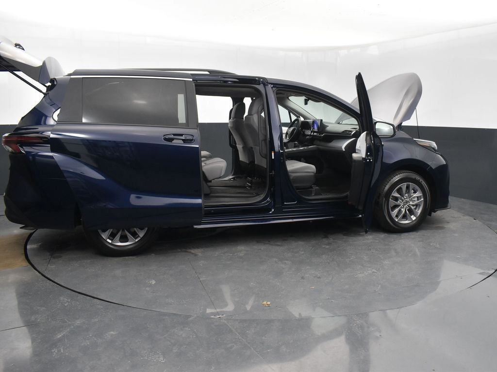 2025 Toyota Sienna LE 8 Passenger